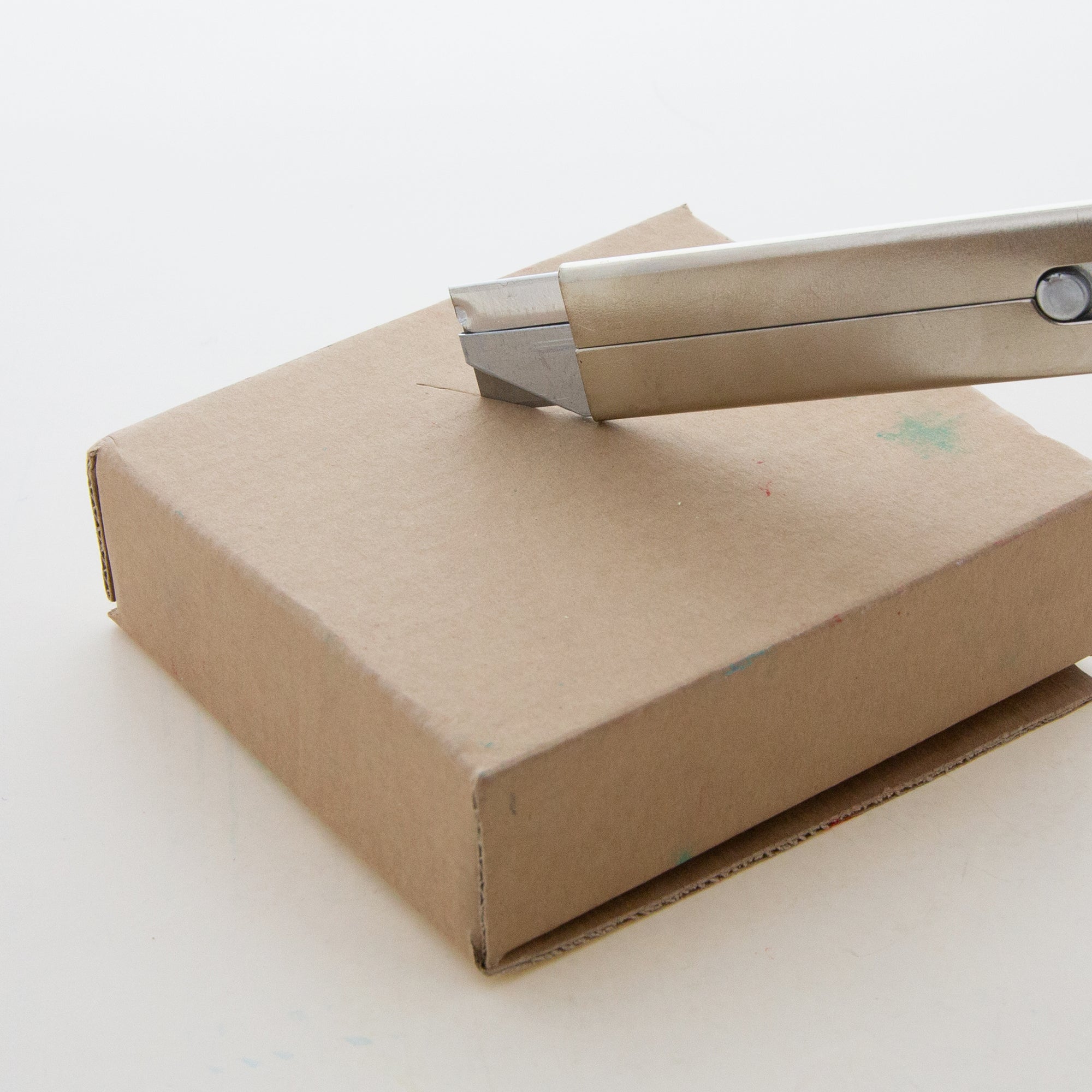 Carton Cutters w/ 4 Replacement Blades in tube