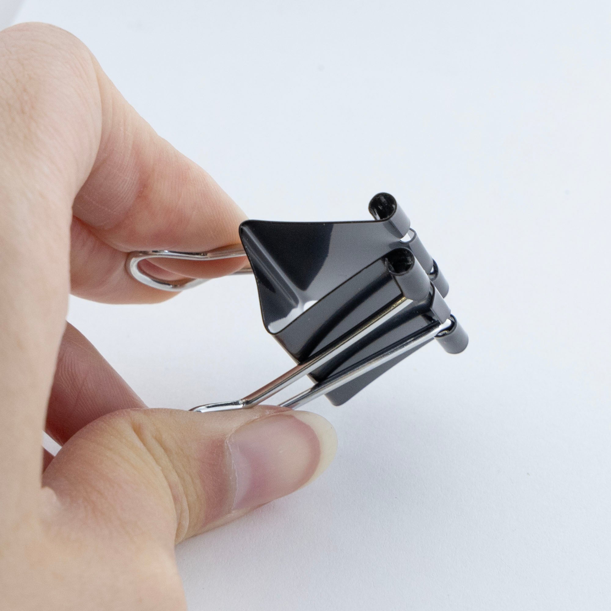 Medium 1-1/4 (32mm) Black Binder Clip (8/Pack)