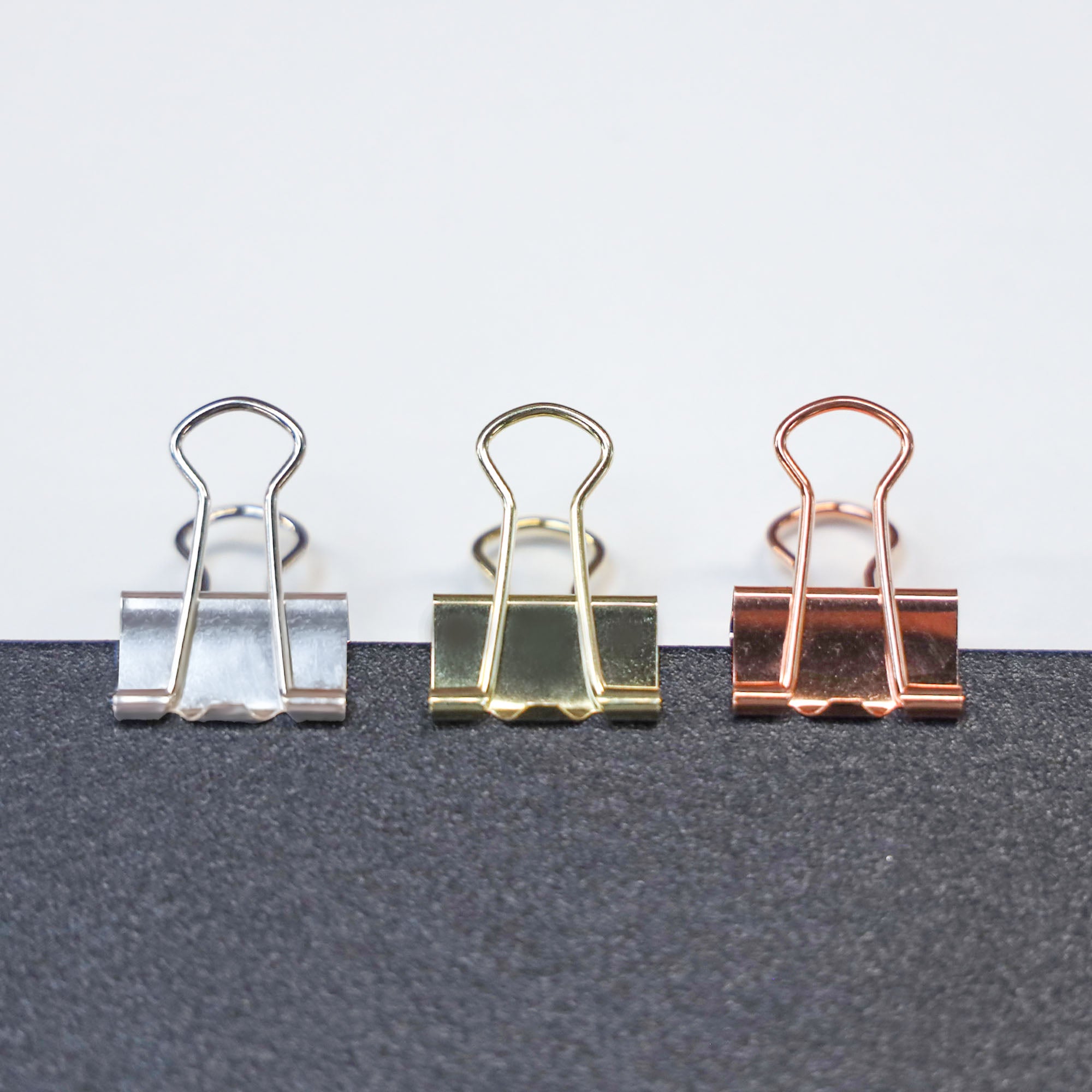Small 3/4&quot; (19mm) Assorted Color Metallic Binder Clip (16/Pack)